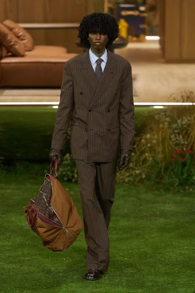Look 32